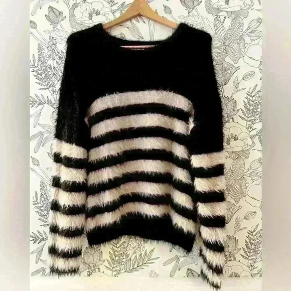 Velvet by Graham and Spencer LuLu Stripe Sweater, Size Large - Picture 1 of 6